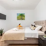 Mateo Villa *
